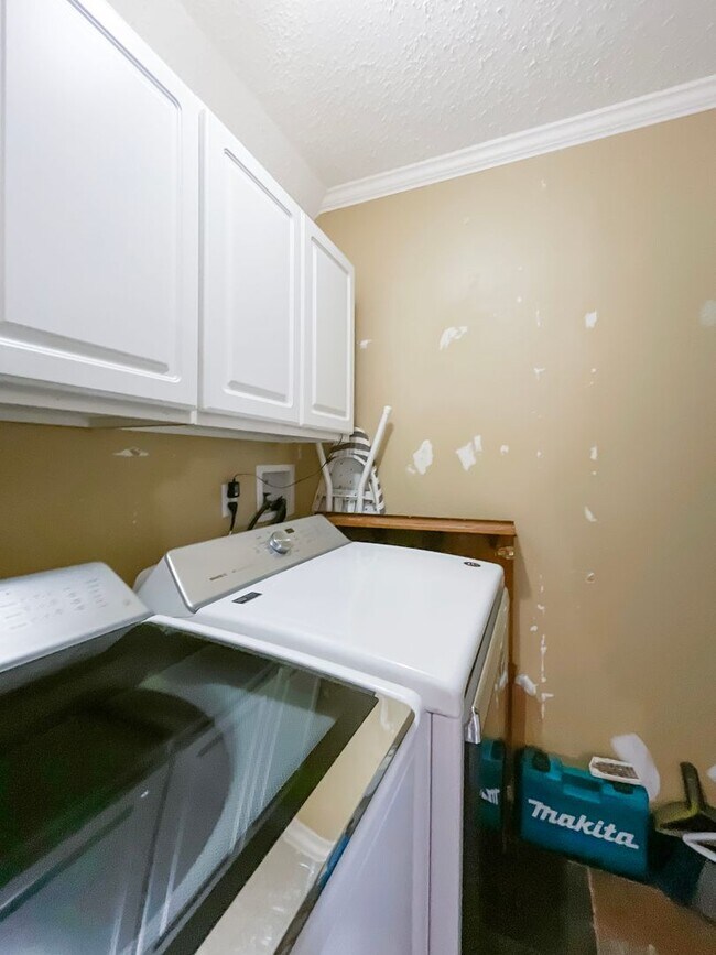 Photo - On Bus Route! 2bed/2.5 Bath, Sunny Town House!