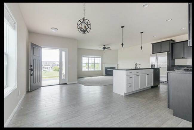 Photo - 6820-6850 Redspire Ln