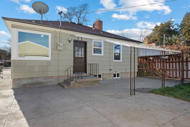 Photo - 840 W Montague Ave