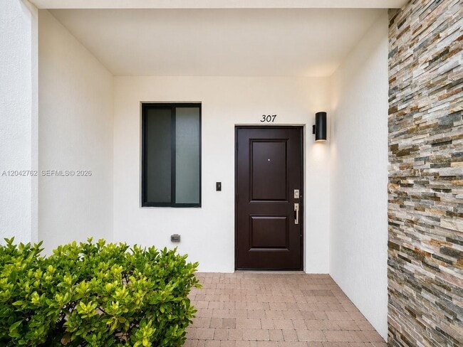 Photo - 307 NE 208th Terrace
