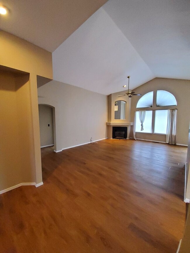 Photo - Great Home In Charbonneau