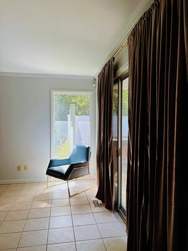 Photo - 550 Valewood Ln