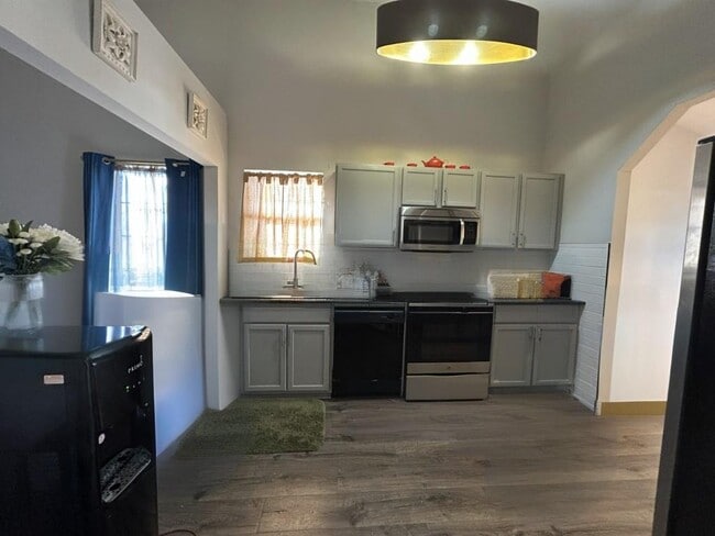 Photo - 6031 Ambassador Dr