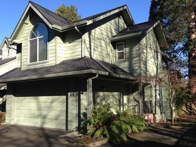 Building Photo - 618 Iowa St