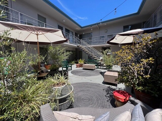 Photo - 1152 N Poinsettia Pl