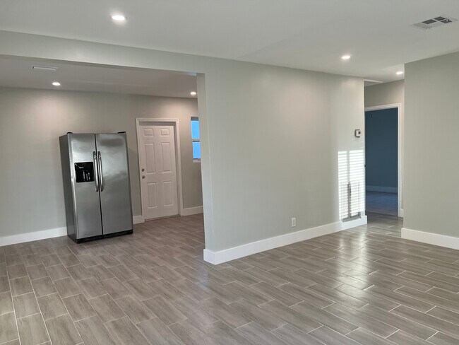 Kitchen - 1516 N Andrews Ave