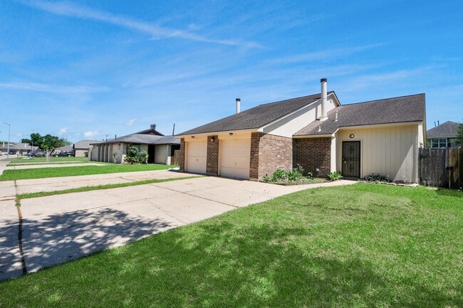 Building Photo - 16425 Monte Carlo Ln