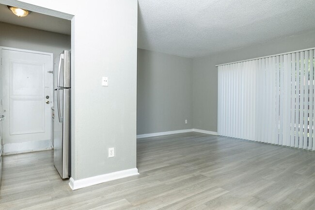 1834 John Calvin Ave Unidad 11