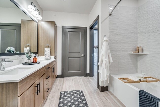 Photo - Lenox Cooper