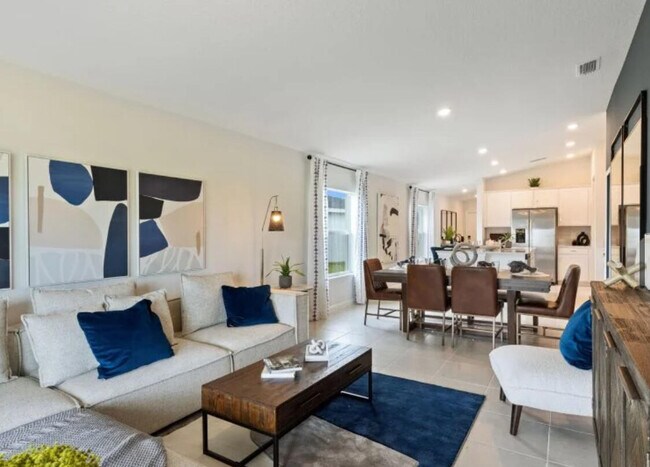 Photo - 682 Papillon St SW