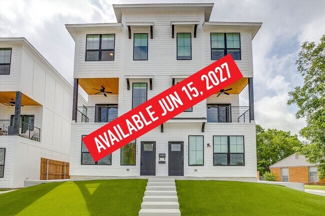 Building Photo - 2345 Benbrook Blvd Unit 2027