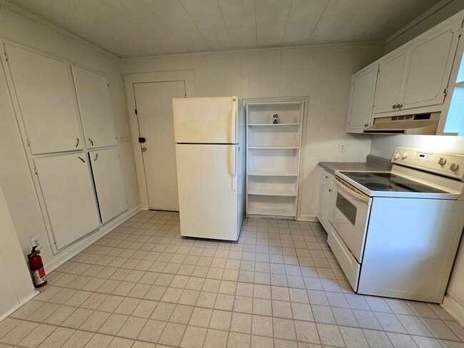 Photo - Cozy Lenoir 2/1 Bungalow with Fenced Yard ...