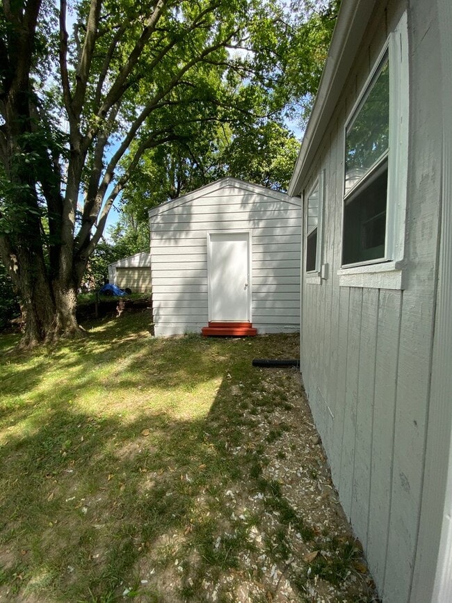 Photo - 2 Bedroom on the East Side - Fenced In Back Yard