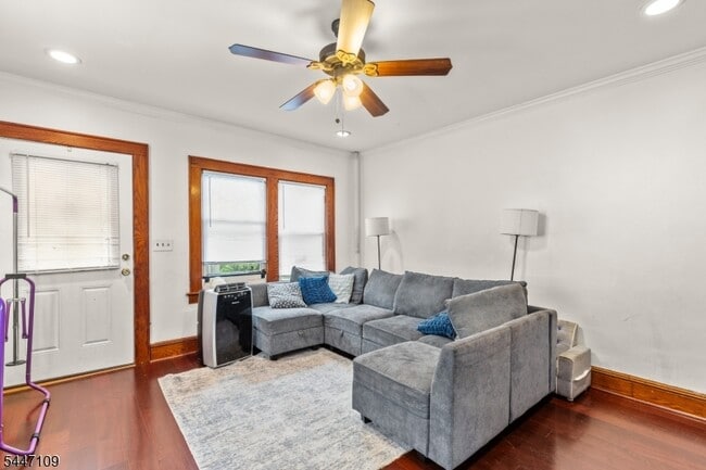 139 Van Ave