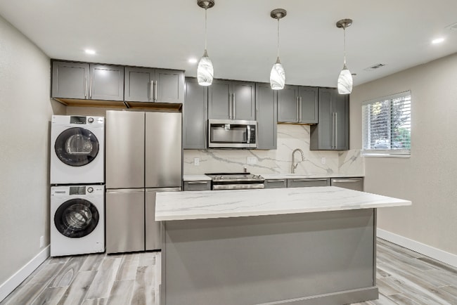 4371 S Fairbourne Ave Unit 2