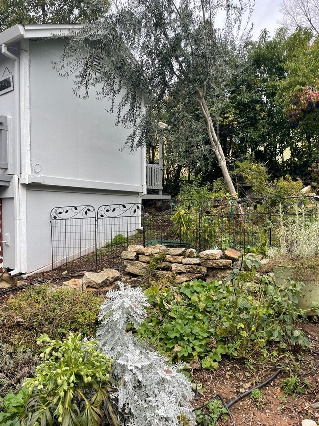 Photo - Quaint 2 Bedroom, 1 Bath House: Steps Away from Historic Old Town Auburn