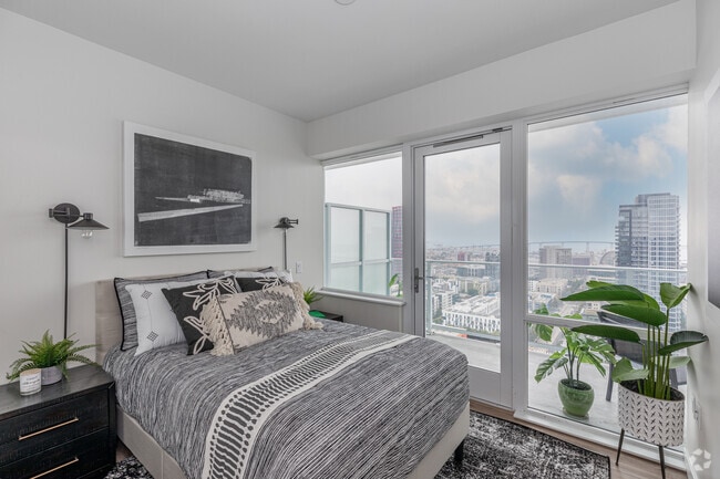 3BR, 2BA - 1,048SF