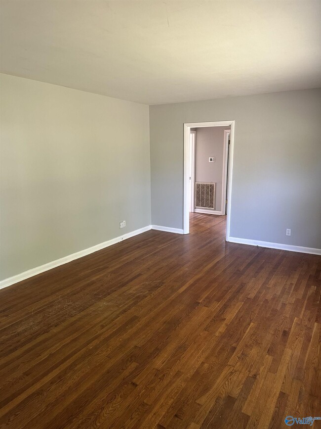 Photo - 2113 Norris Rd NW