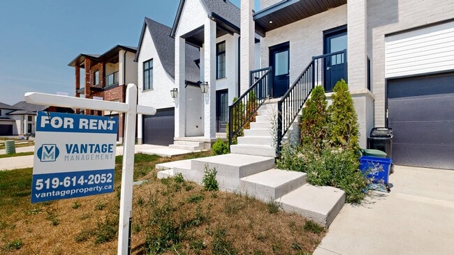 Building Photo - For Lease – Modern 3 Bedroom, 2 Bathroom Upper Unit A ( Upper )