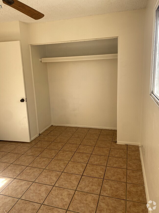 Building Photo - 1440 S Mesa Dr Rental