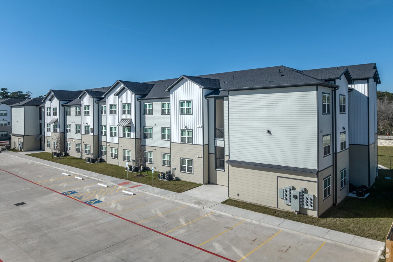 Alternate Building Photo - Tapestry Woodland Hills