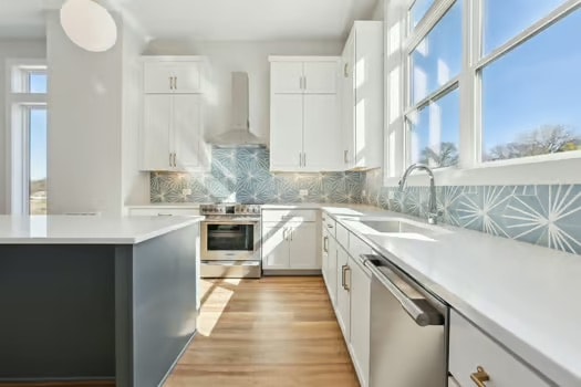 Photo - 107 E 9th St