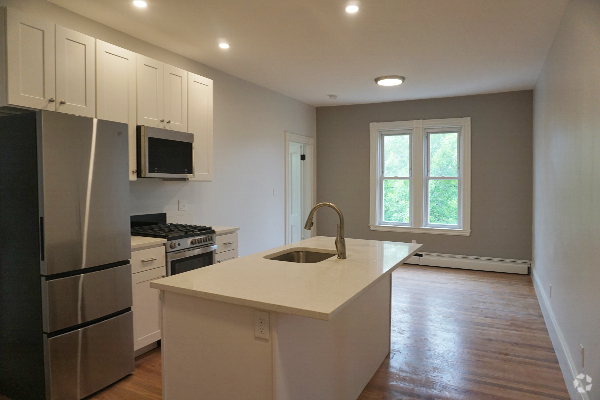 Building Photo - 2 Ivaloo St Unit #4-B Rental