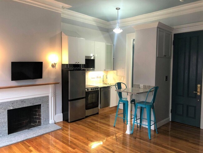 113 Charles St Unit 1