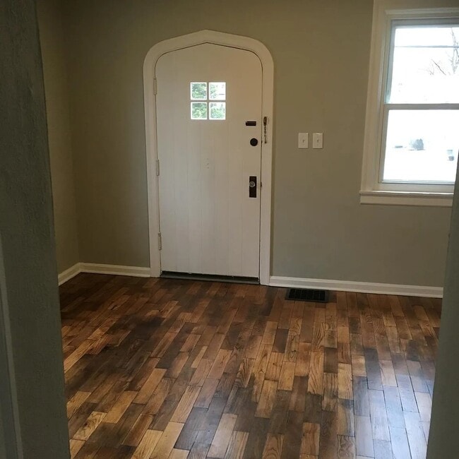 Photo - 211 W Arlee Ave