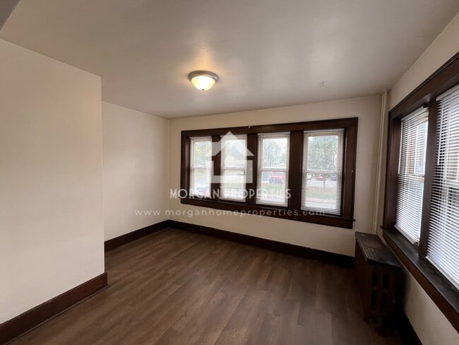 Building Photo - 330 E 12th St Unit 2