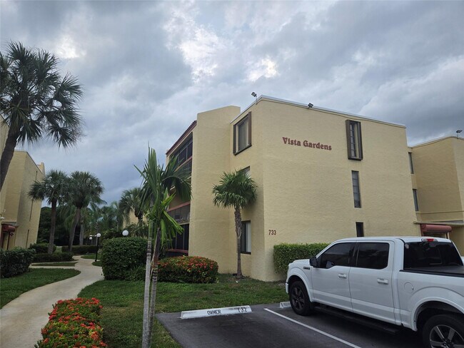Building Photo - 733 SE 1st Way Unit 301
