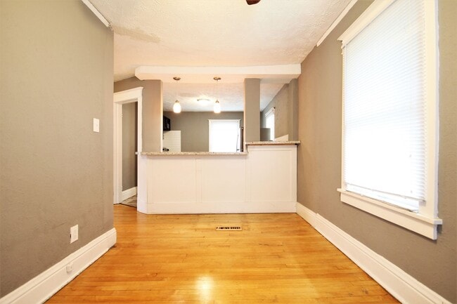Building Photo - UDY 2322 S 33 ST Unit 2322/02