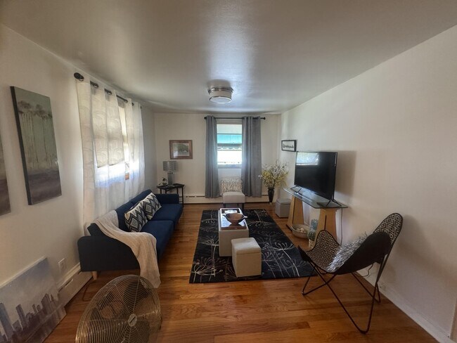384 W Lawrence St Unit Apartment