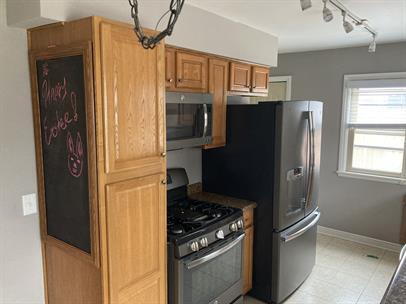 Minnetonka Home: 3-Bedroom Retreat with Finished Basement & Hardwood Floors 9/1