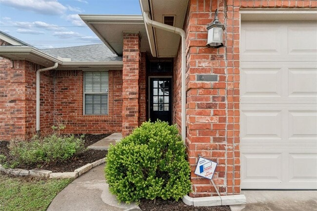 Photo - 4925 NW 164th Terrace