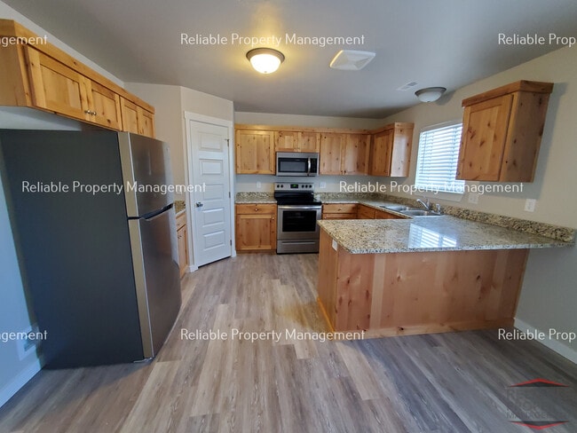 Photo - 2001 Lawrence Ln