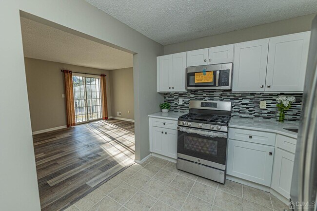 142 Darwin Ln