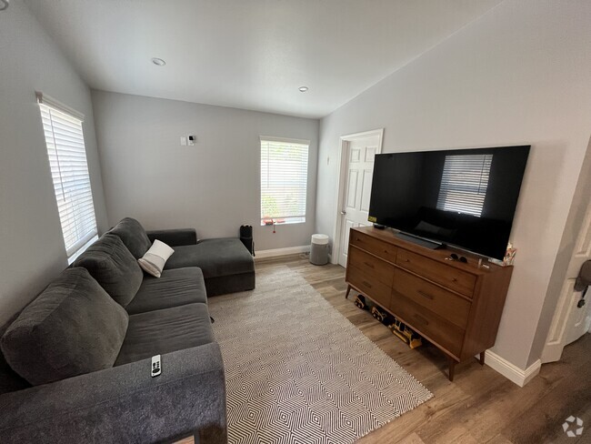 Building Photo - 3642 Catalina Dr Rental