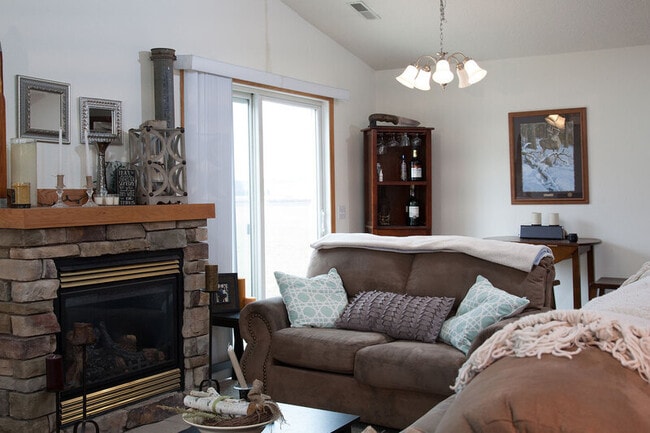 Photo - 409 Sarah Cir