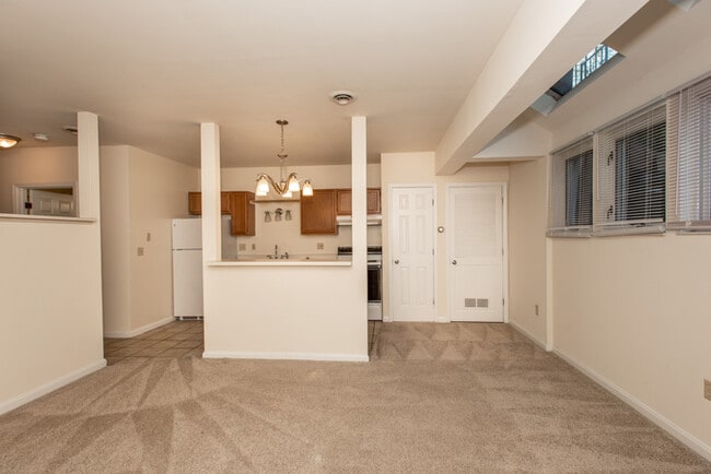 Photo - 246-254 E University Ave