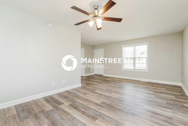 Photo - 3 Bedroom Pet-Friendly Home in Smithfield, NC with Main Street Renewal