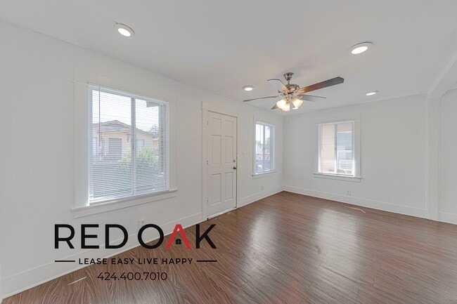 Building Photo - 14377 Chatsworth Dr Unit 14377