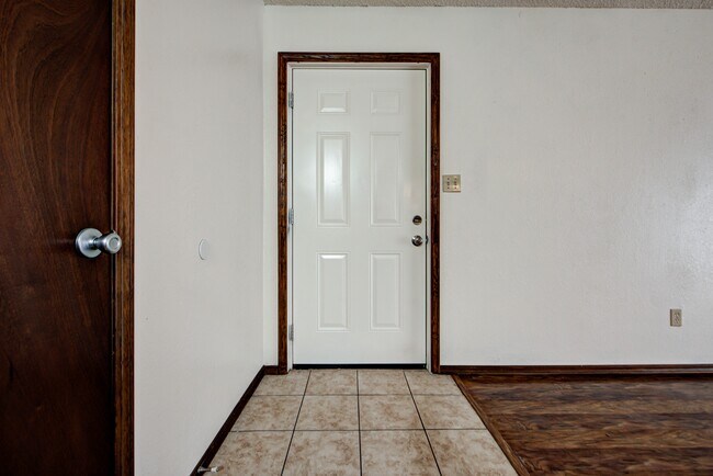 Photo - 1315 Glen Oaks Ct Unit 4