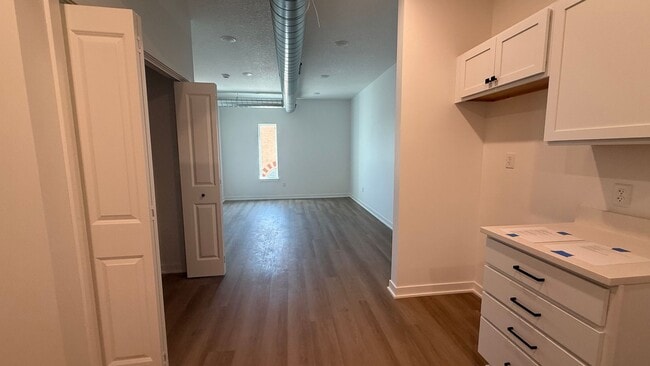 Photo - The Delaware - Luxury Apartment's in Mason...