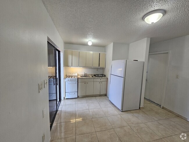 Building Photo - 326 SW 62nd Ave Unit Rear Rental