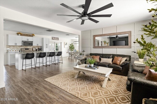 Photo - 423 N 73rd Pl