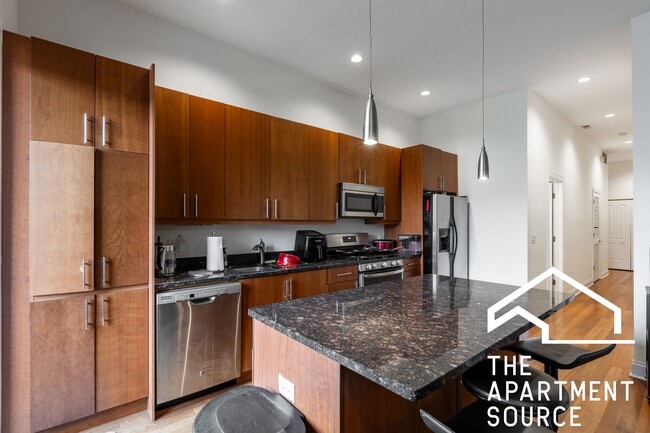 Photo - 1354 W Augusta Blvd Unit 201