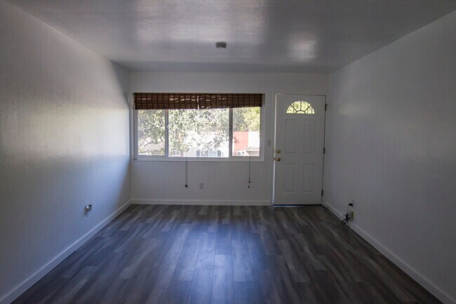 Living room and front window - 621 Grand Fir Ave Unit 4