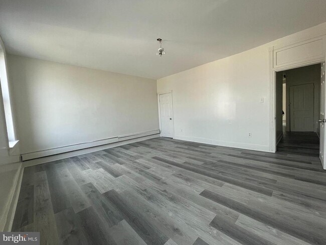 Photo - 270 S 52nd St