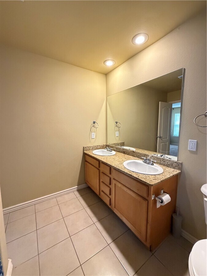 Photo - 603 SW Loudon Dr